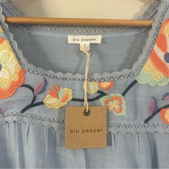 Blu Pepper Embroidered Boho Peasant Top NWT Women’s Small Light Blue Floral - Picture 3 of 6